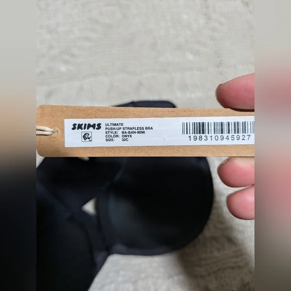 SKIMS Ultimate Strapless Push Up Bra Size 32 C - Picture 5 of 5